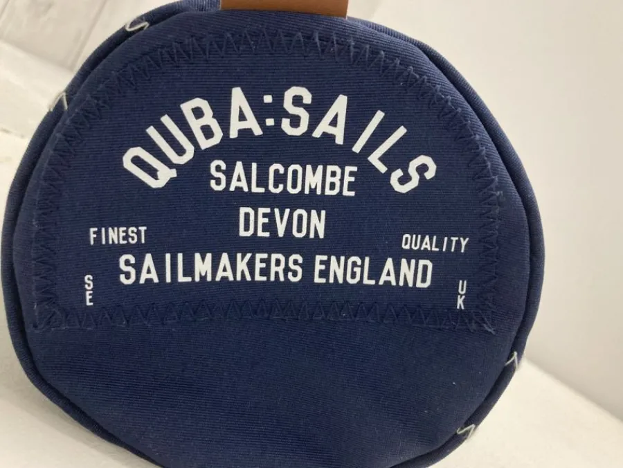 navy_barrel_wash_bag__bea_2.webp Quba & Co Navy Barrel Wash Bag - Beacon New