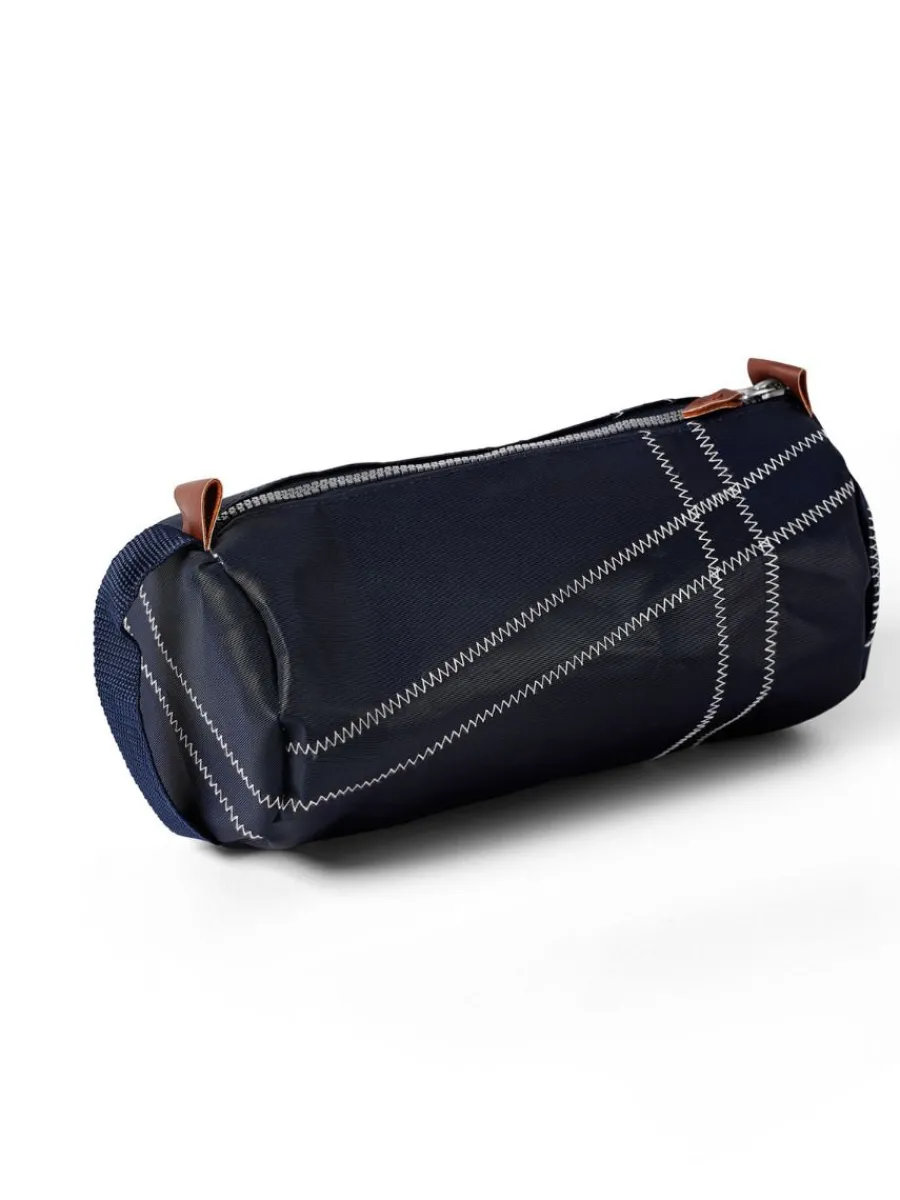 navy_barrel_wash_bag__bea_5.webp Quba & Co Navy Barrel Wash Bag - Beacon New